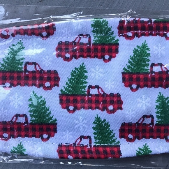 Lot of 4 Christmas Shoppe Holiday Print Cloth Face Masks Adjustable - Picture 4 of 13